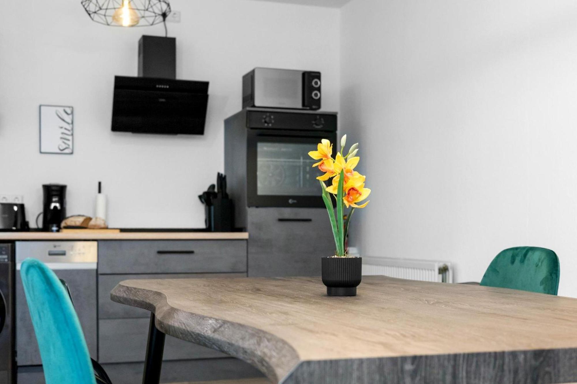 Exklusive Suite - Zentral In Der Koelner Suedstadt - Kostenloser Privatparkplatz - Perfekt Fuer Bis Zu 6 Gaeste - Smart Home Apartment