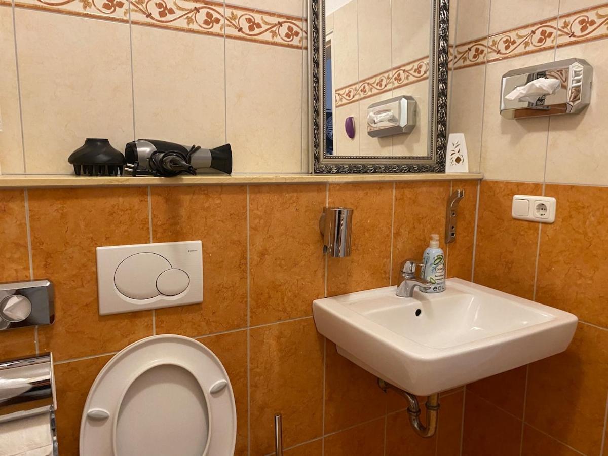 5 At Cathedral Apartament Kolonia