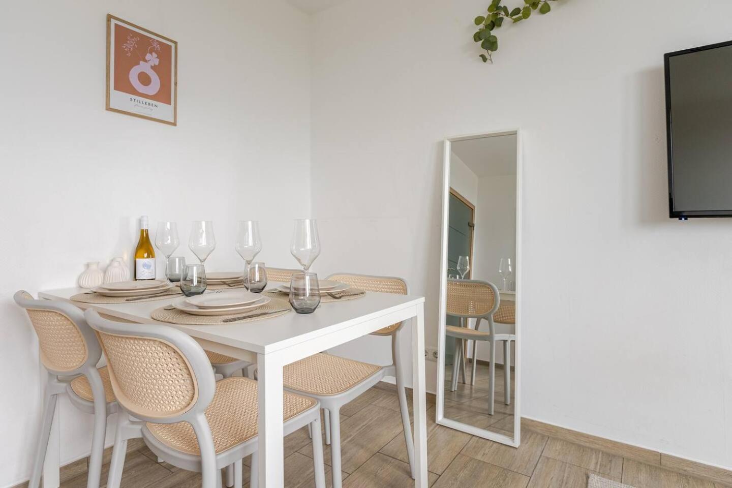 Schoenes Mit Parkplatz & 24h Checkin 2 Apartment