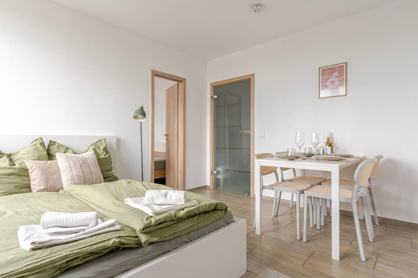 Schoenes Mit Parkplatz & 24h Checkin 2 Apartment Köln