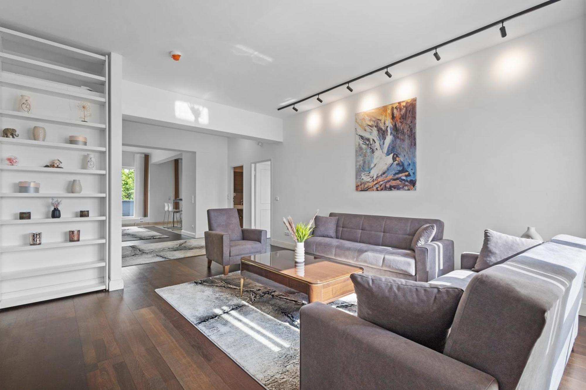 Domloge Lofts & *