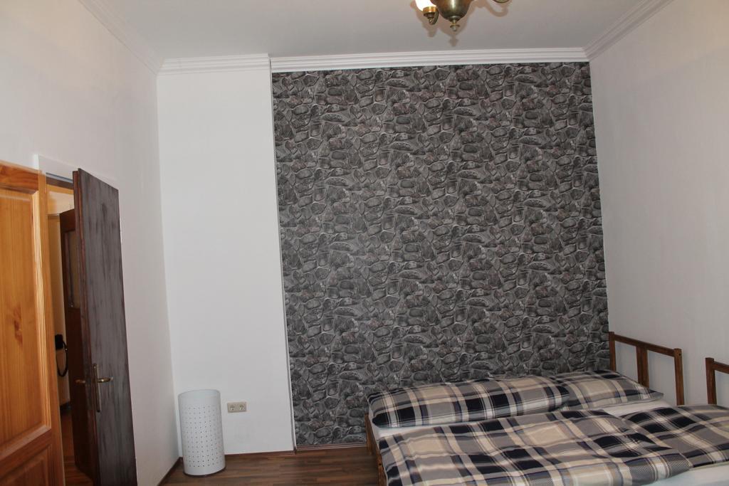 B49 - & Messe Appartement Keulen