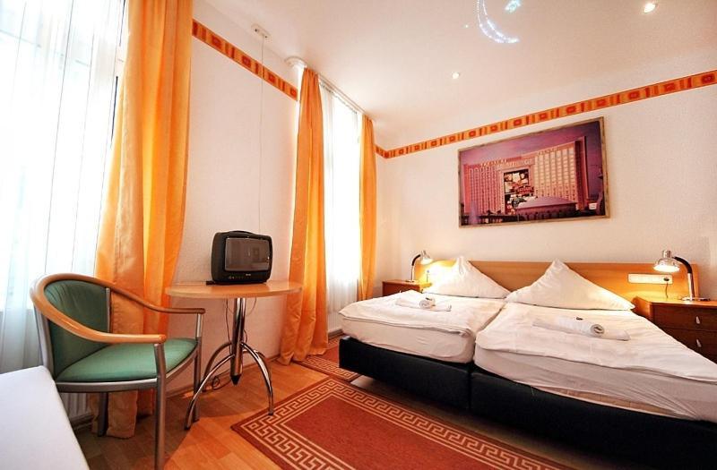 Storch Hotel 2*
