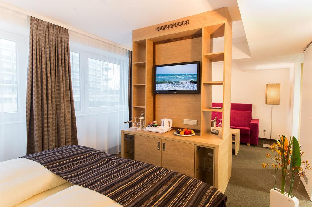 Stadthotel Am Roemerturm 4*
