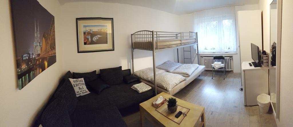Robert's Rent A Colónia