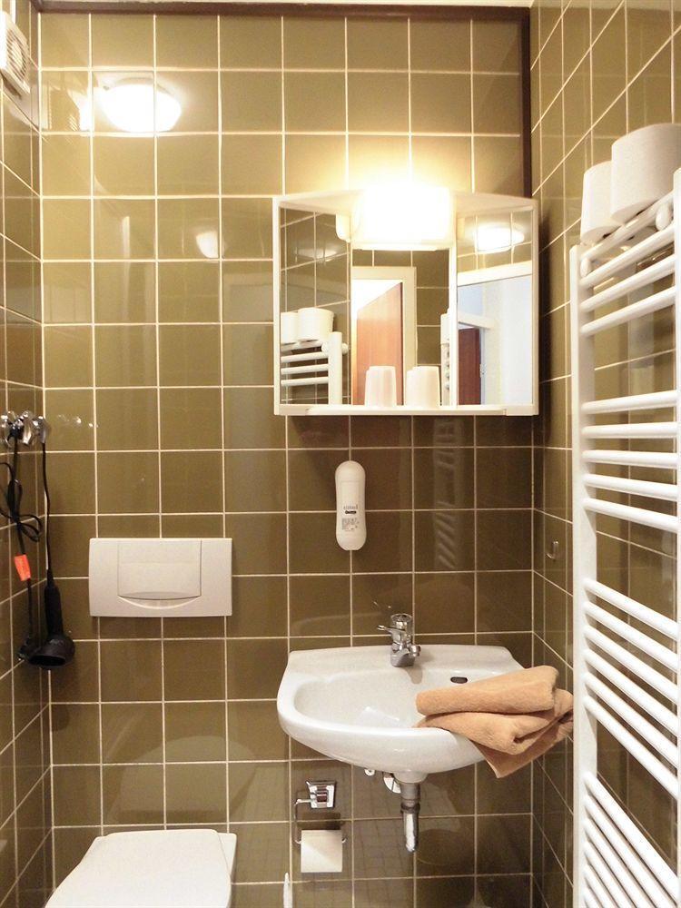 Star - Hans-sachs-strasse 2* Keulen