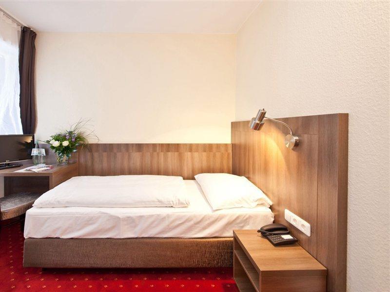 Leonet 3* Cologne