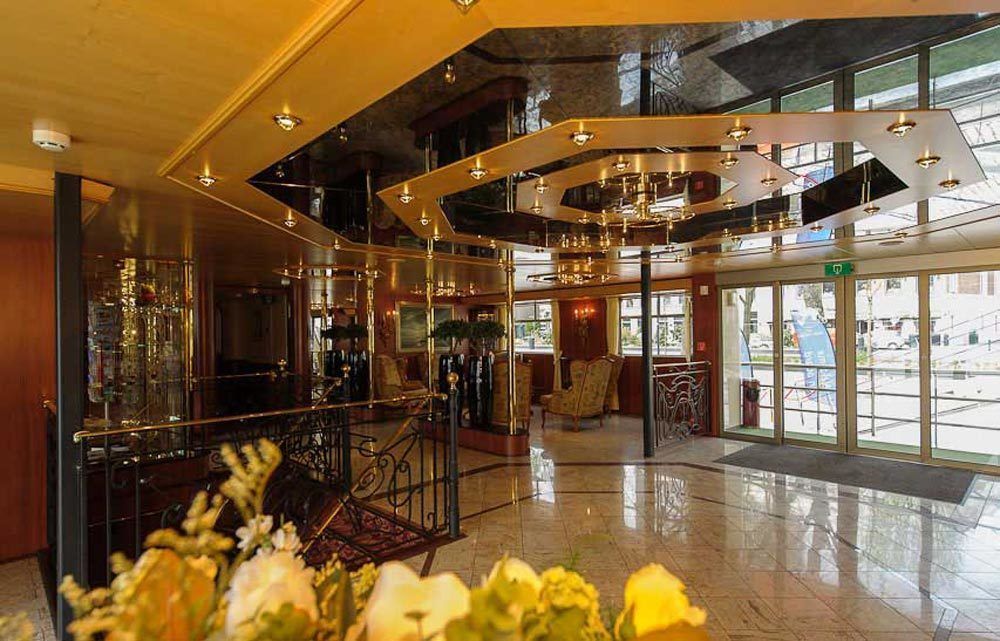 Knm Ms Switzerland Ii - Hotel