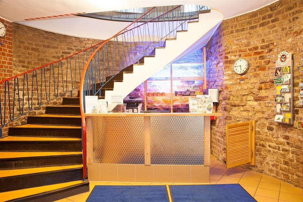 Hotel A&o Dom 2*