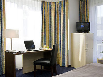 Mercure Airport Hotel 3*