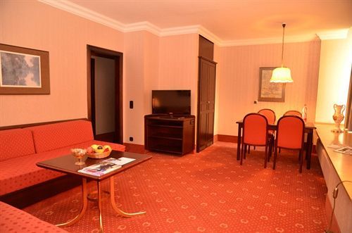 Hotel Appartel Am Dom 4*