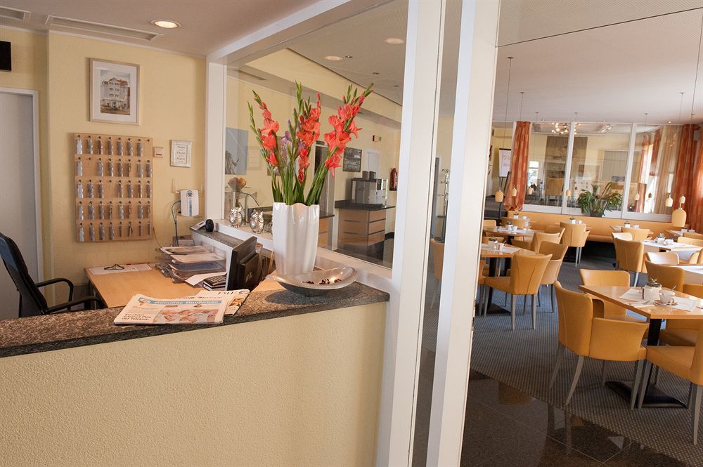 Uhu Garni Hotel 3*