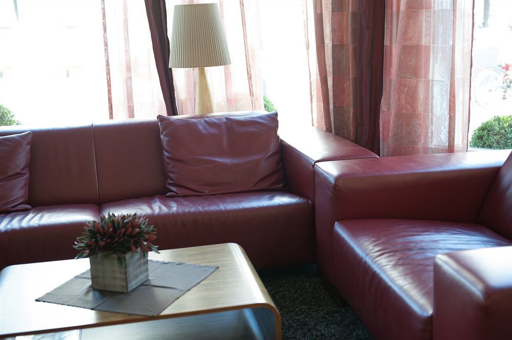 Uhu Garni 3* Cologne