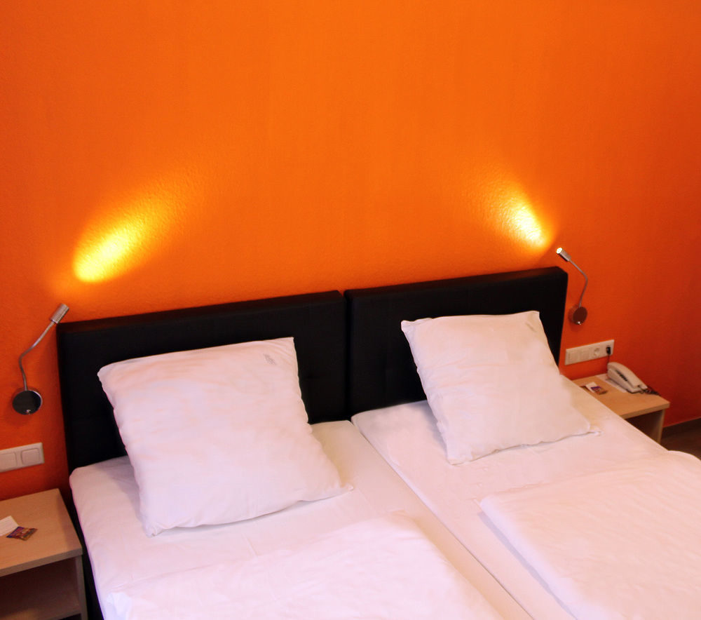 Tante Alma's Koelner Hotel 3*