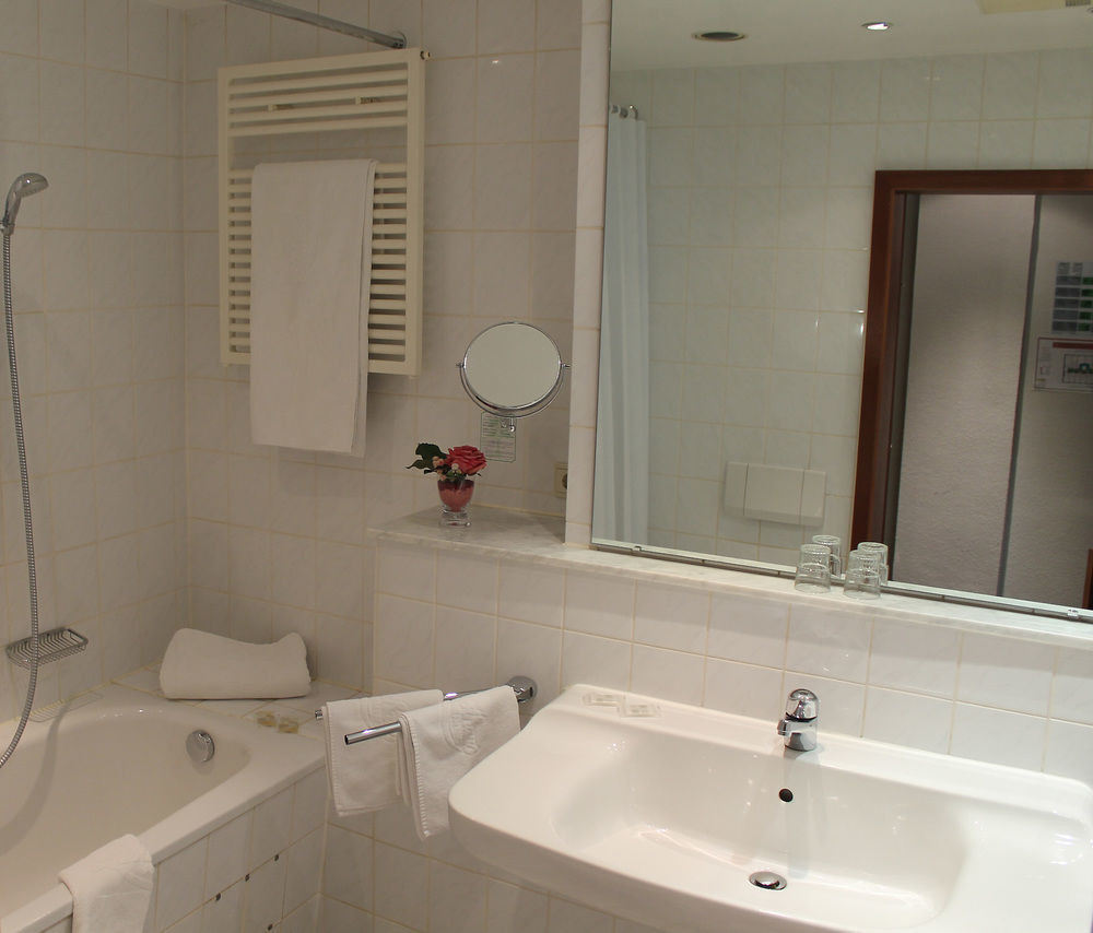 Tante Alma's Koelner Hotel Cologne