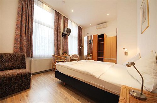 Storch Hotel 2*