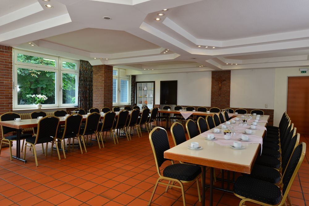 Messehotel Koeln-deutz Hotel 3*