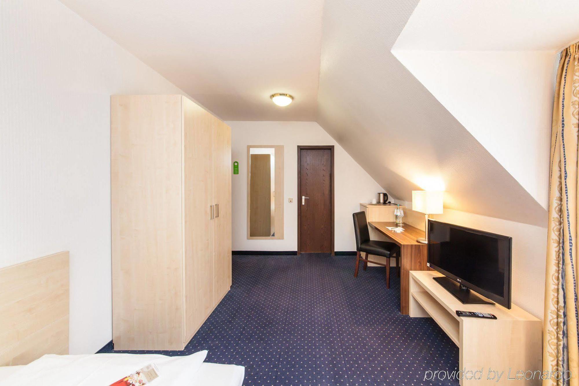 Mariella Hotel 3*