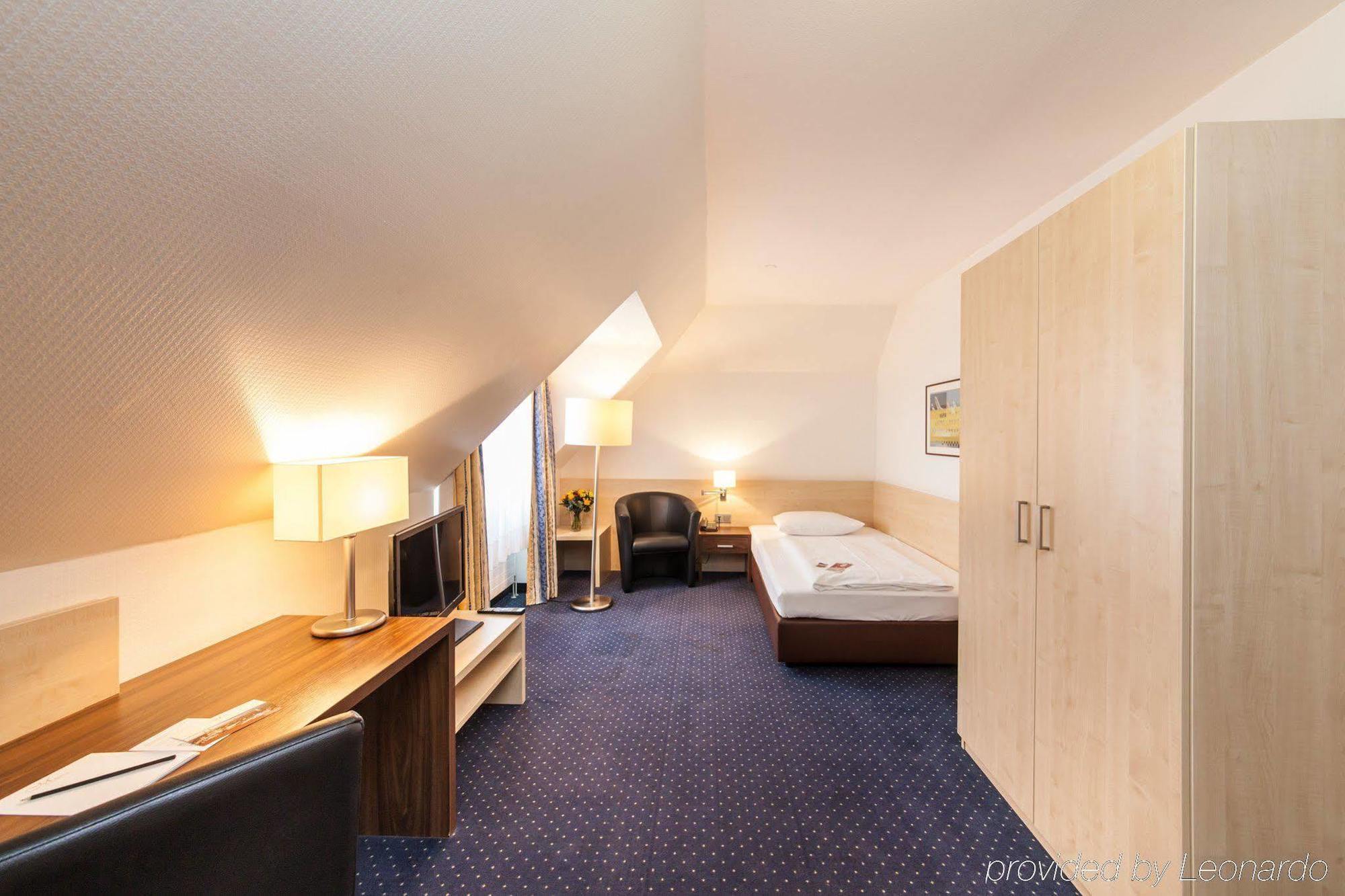 Mercure Airport 3*