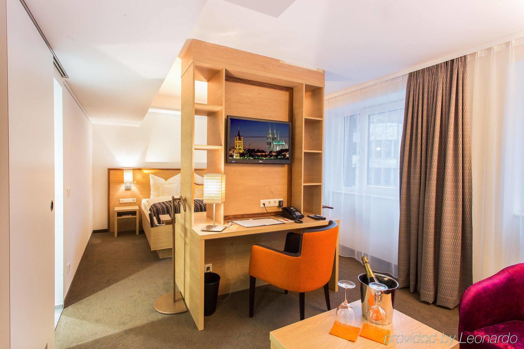 Stadthotel Am Roemerturm 4*