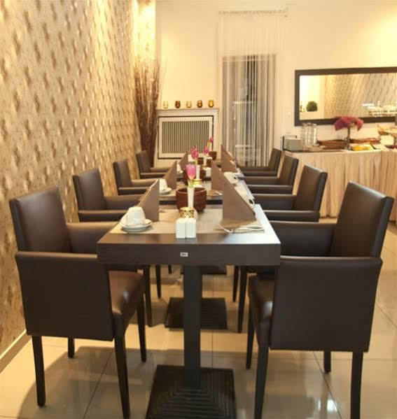 Cara Hotel