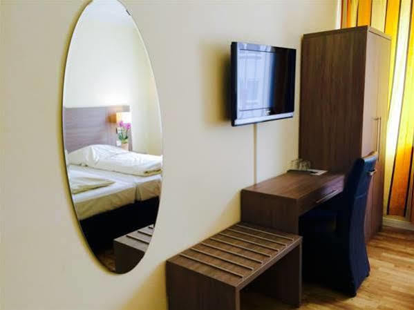 Cara Hotel