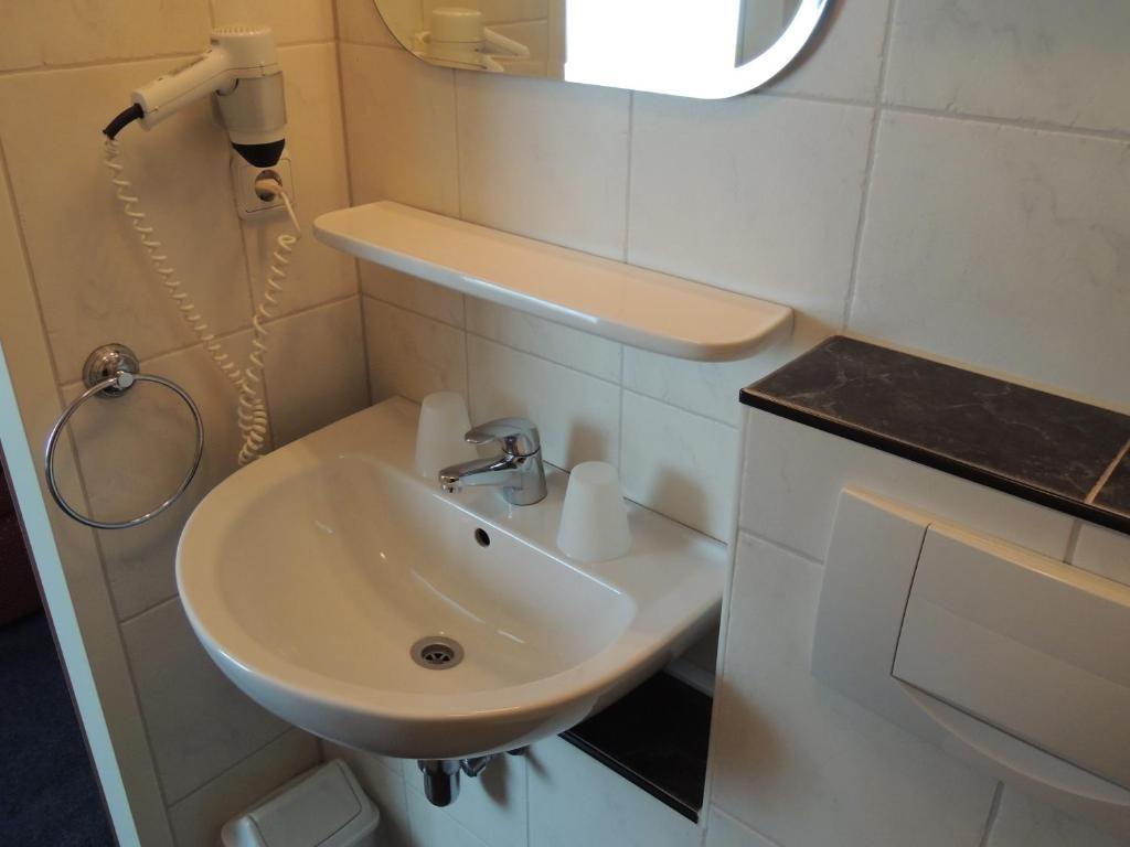 Airport Business Hotel 3*
