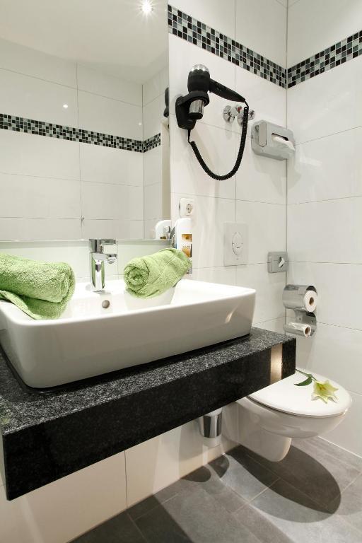 Hotel Warsteinerhof By Centro Comfort Colónia