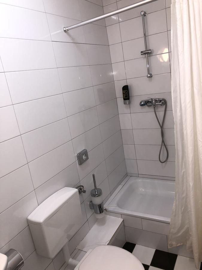 Moji Hotel Kolonia