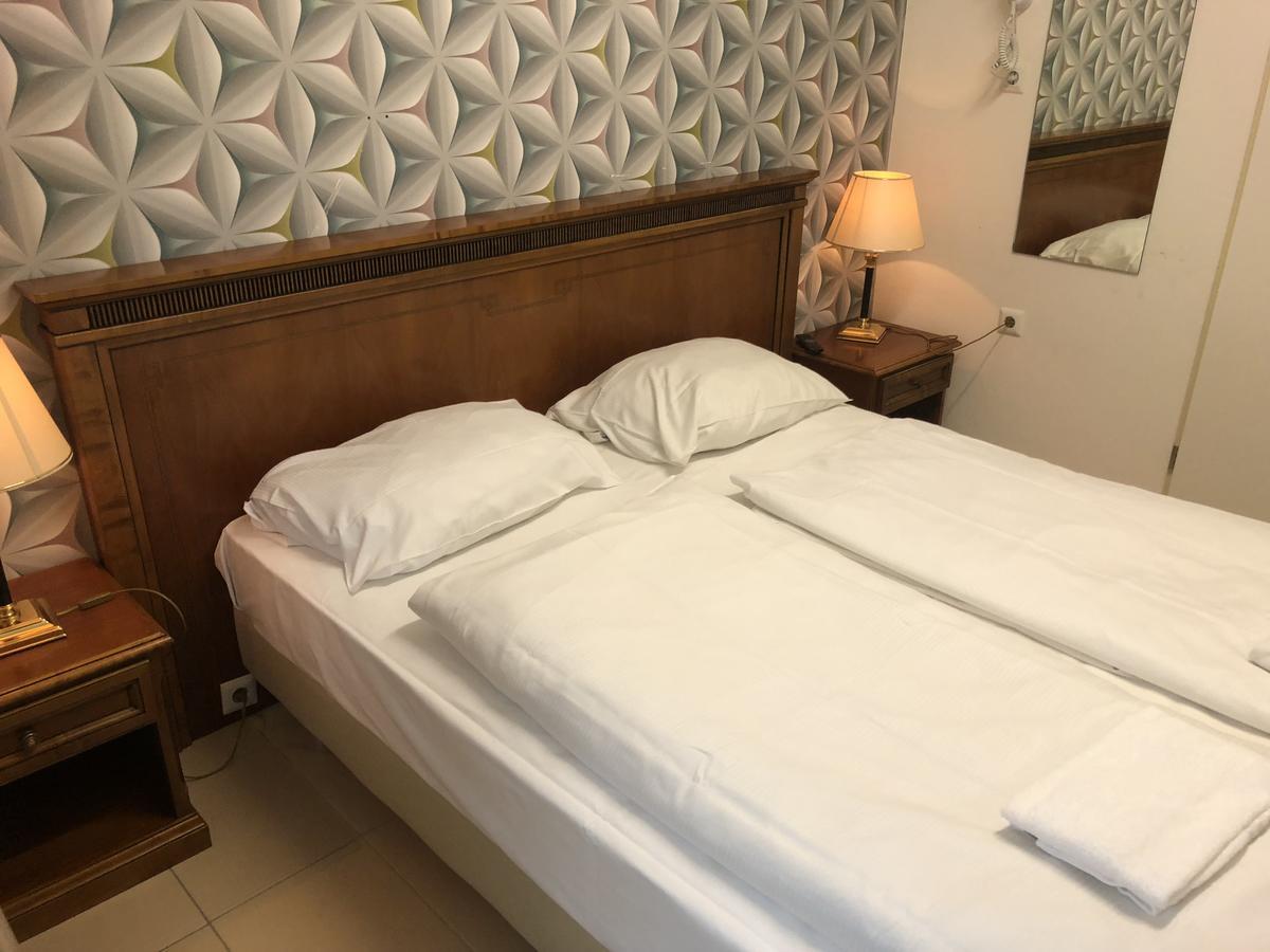 Moji Hotel Kolonia