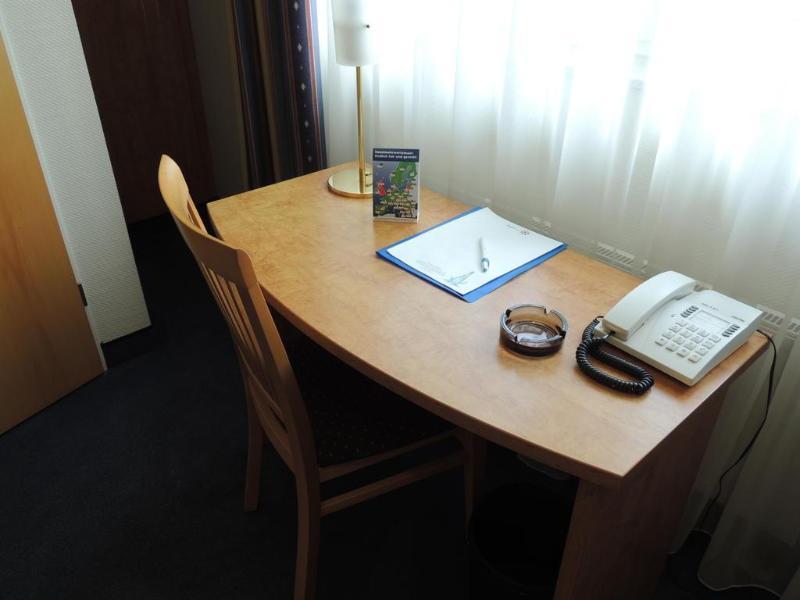 Airport Business Kolonia