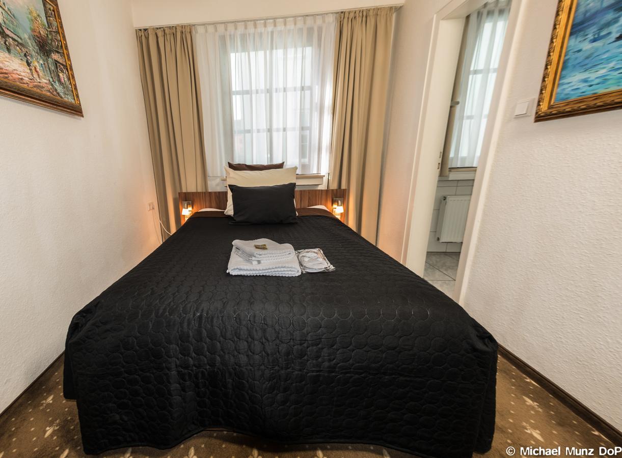 Und Restaurant Loewenbraeu 3* Cologne