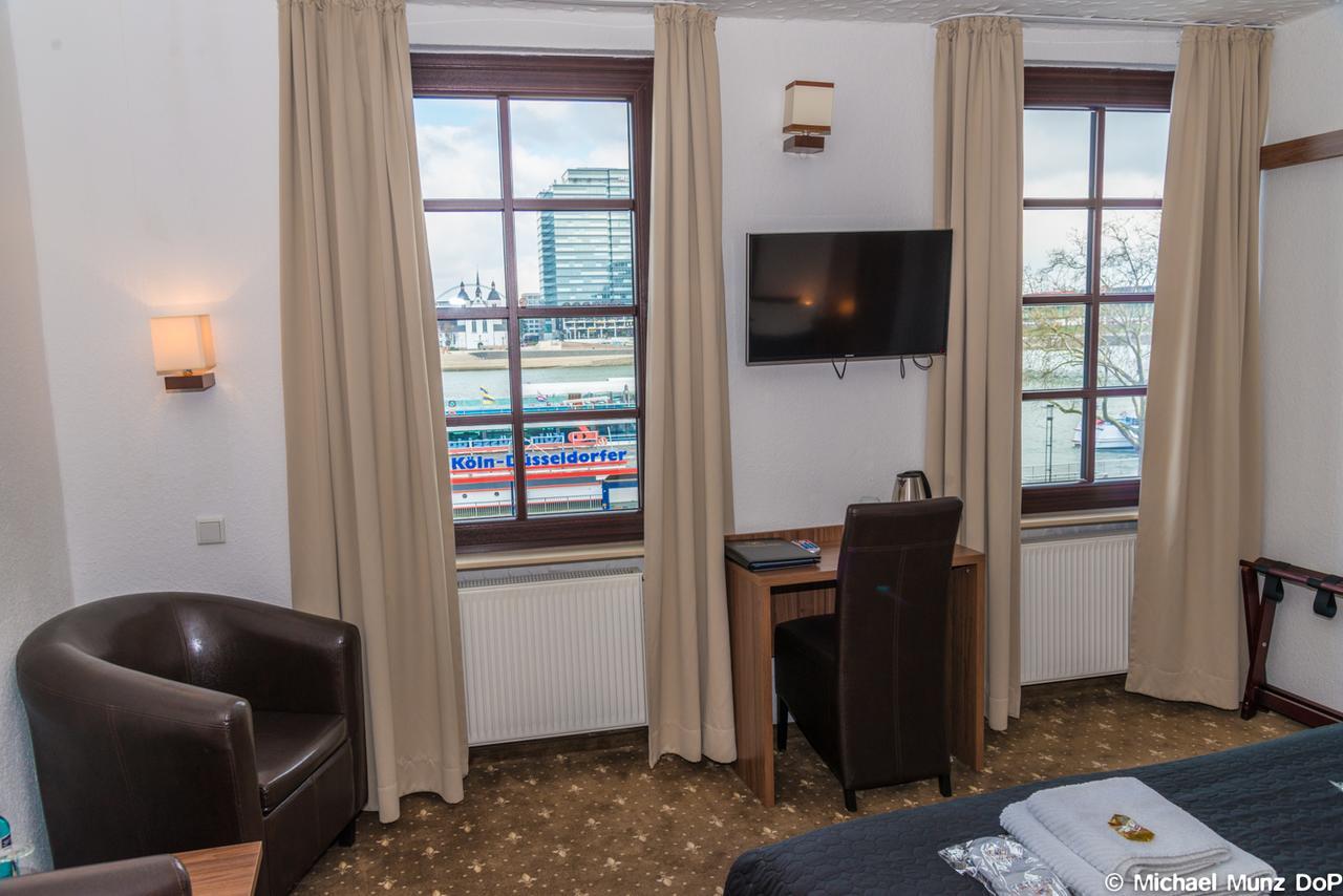 Und Restaurant Loewenbraeu Cologne