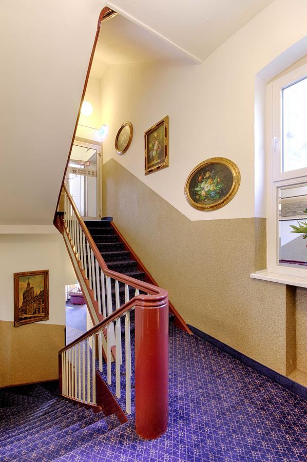 Weber Hotel 3*