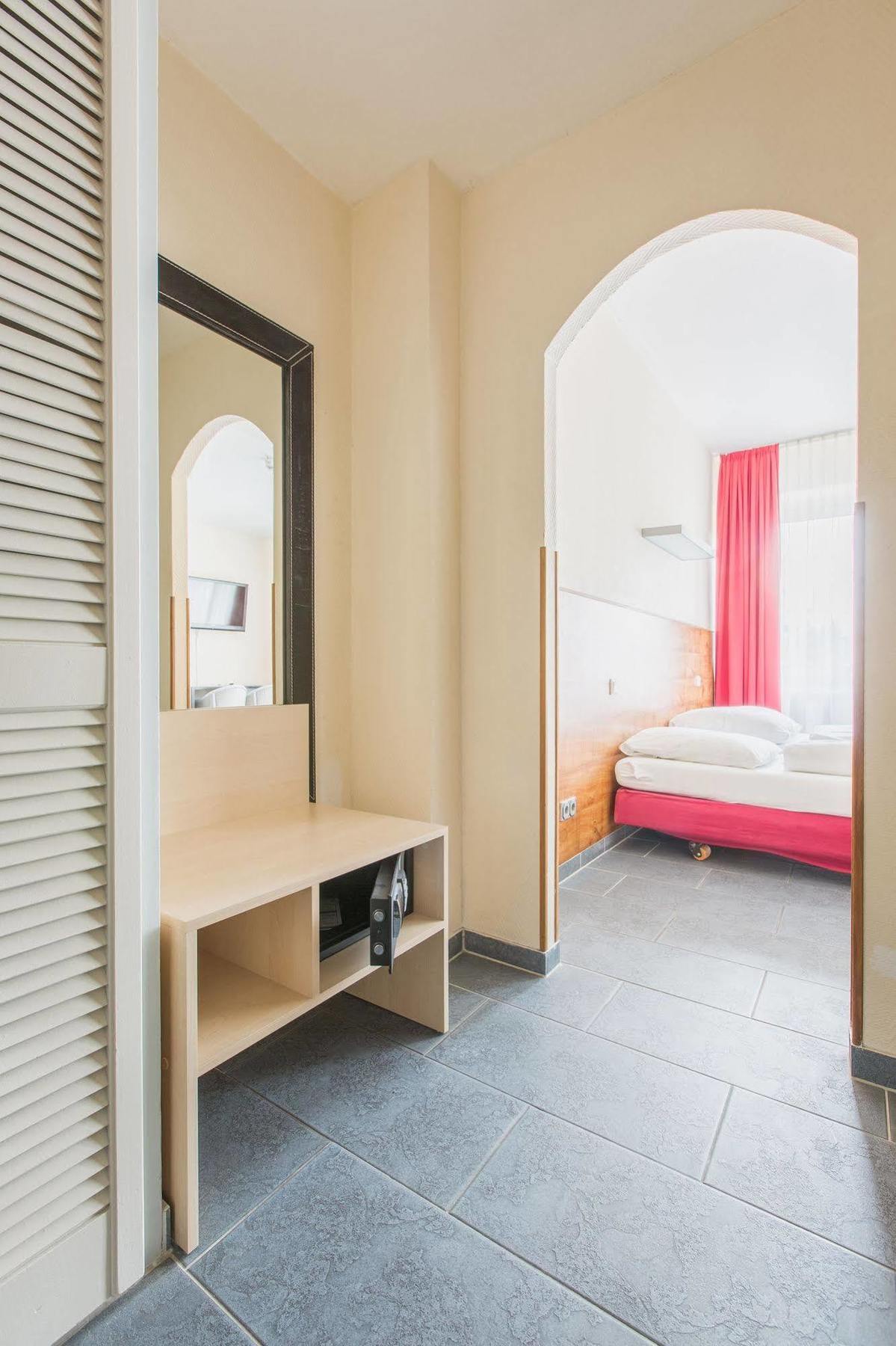 Hotel A&o Hauptbahnhof 2*