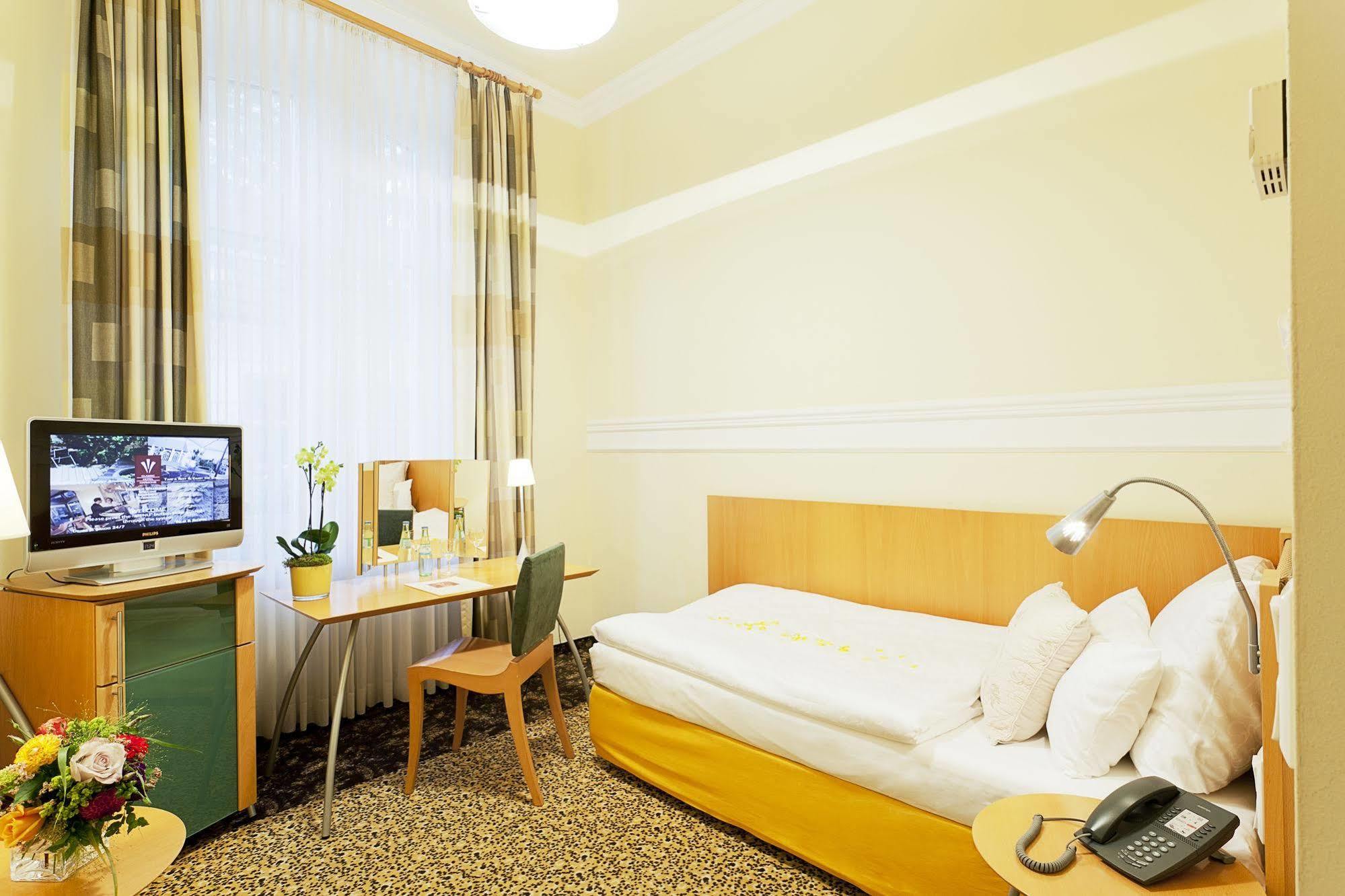 Classic Harmonie Hotel 3*