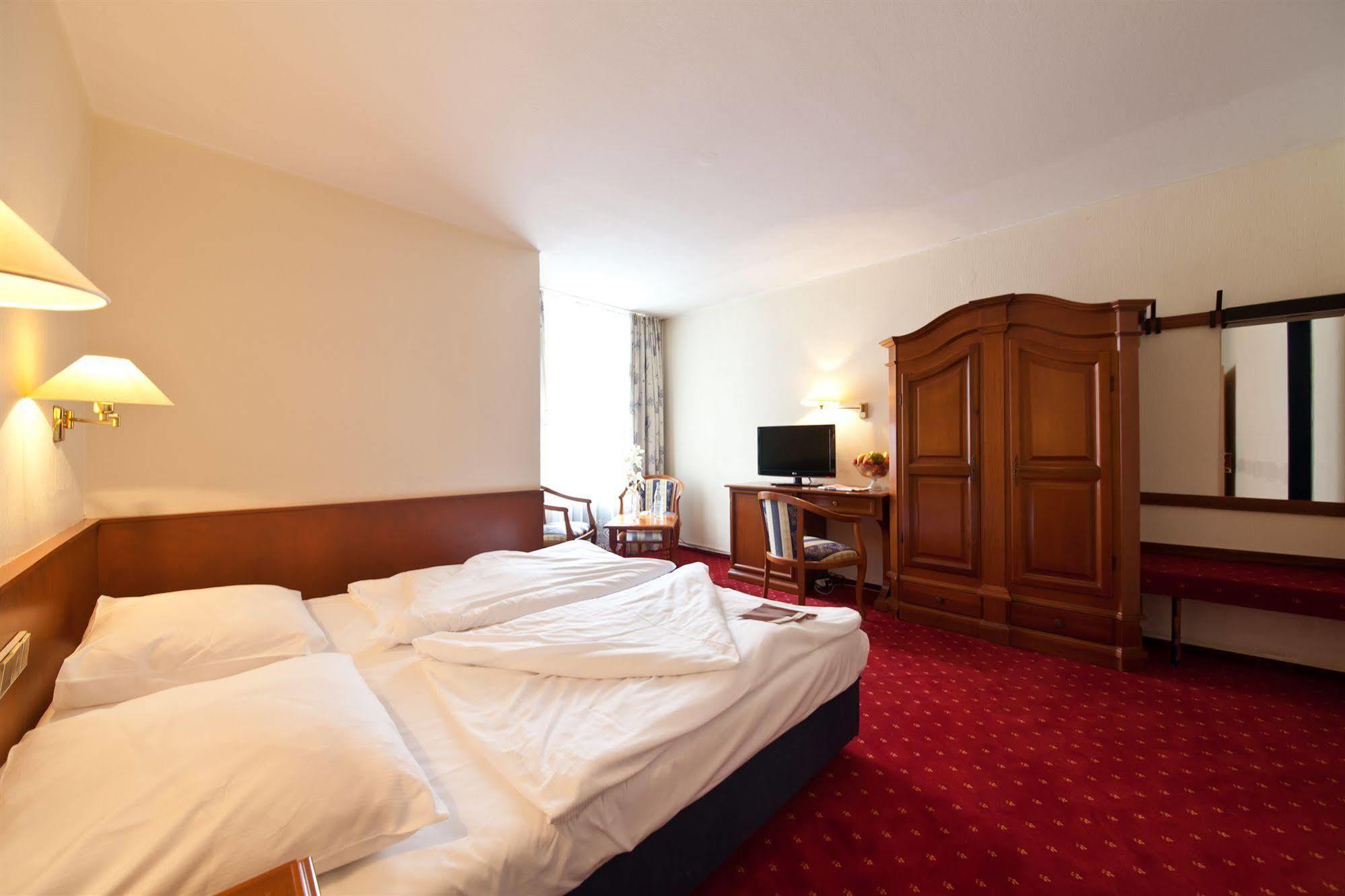 Novum Leonet Altstadt Hotel 3*
