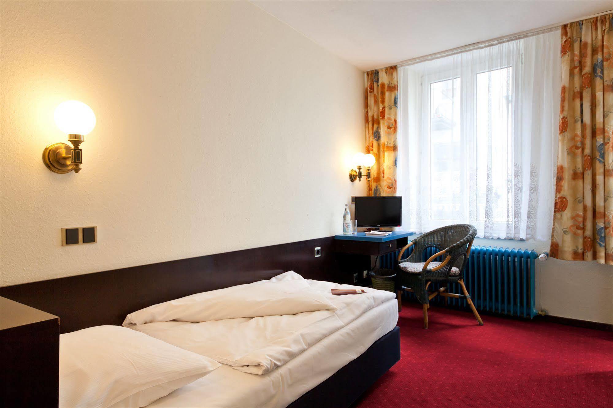 Leonet 3* Cologne