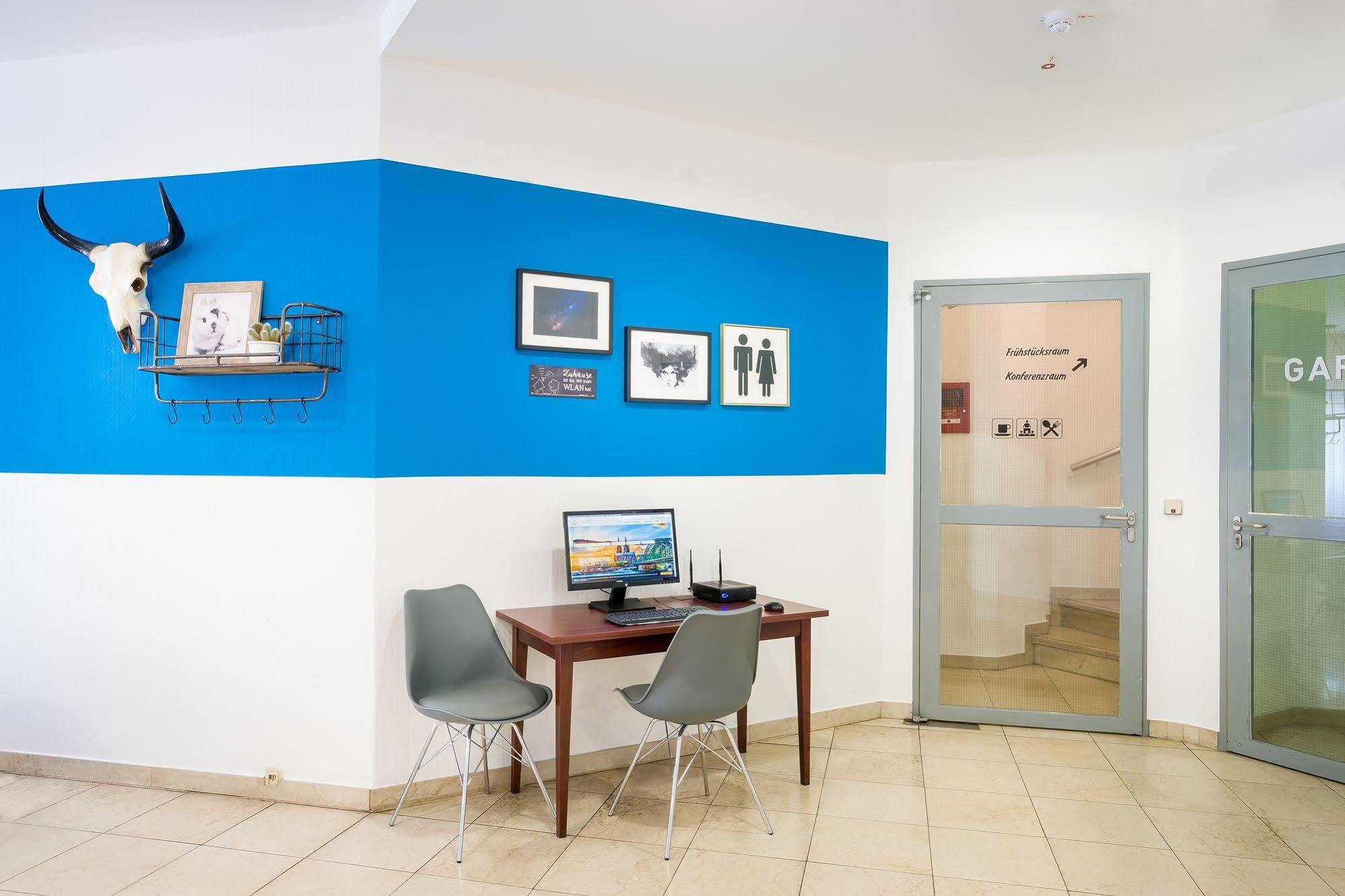 Mercure Airport Hotel 3*