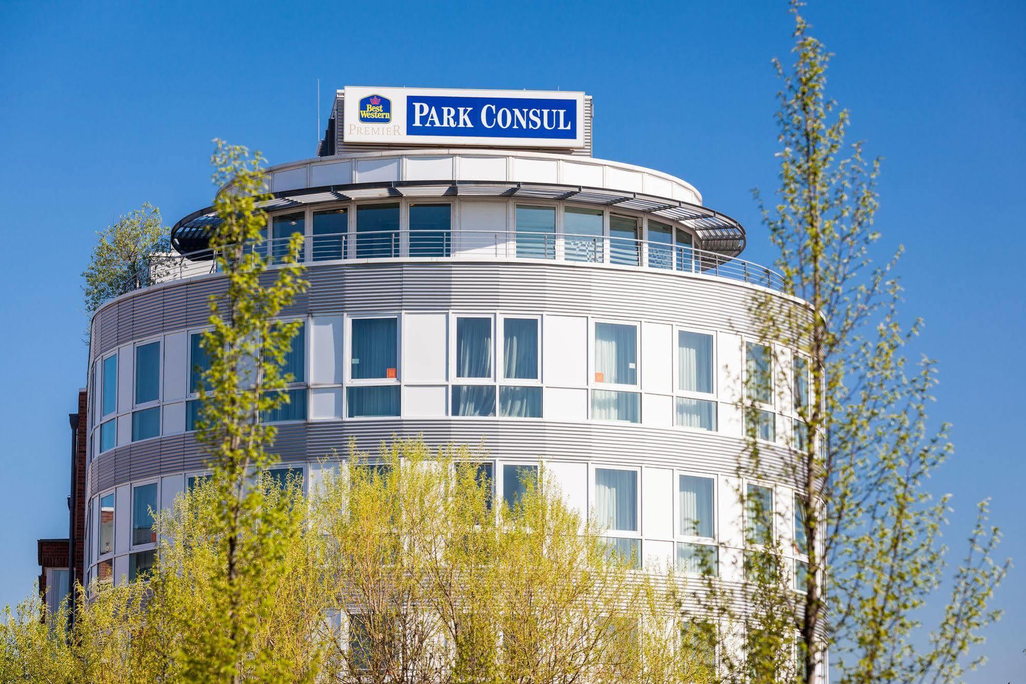 Plaza Premium Hotel