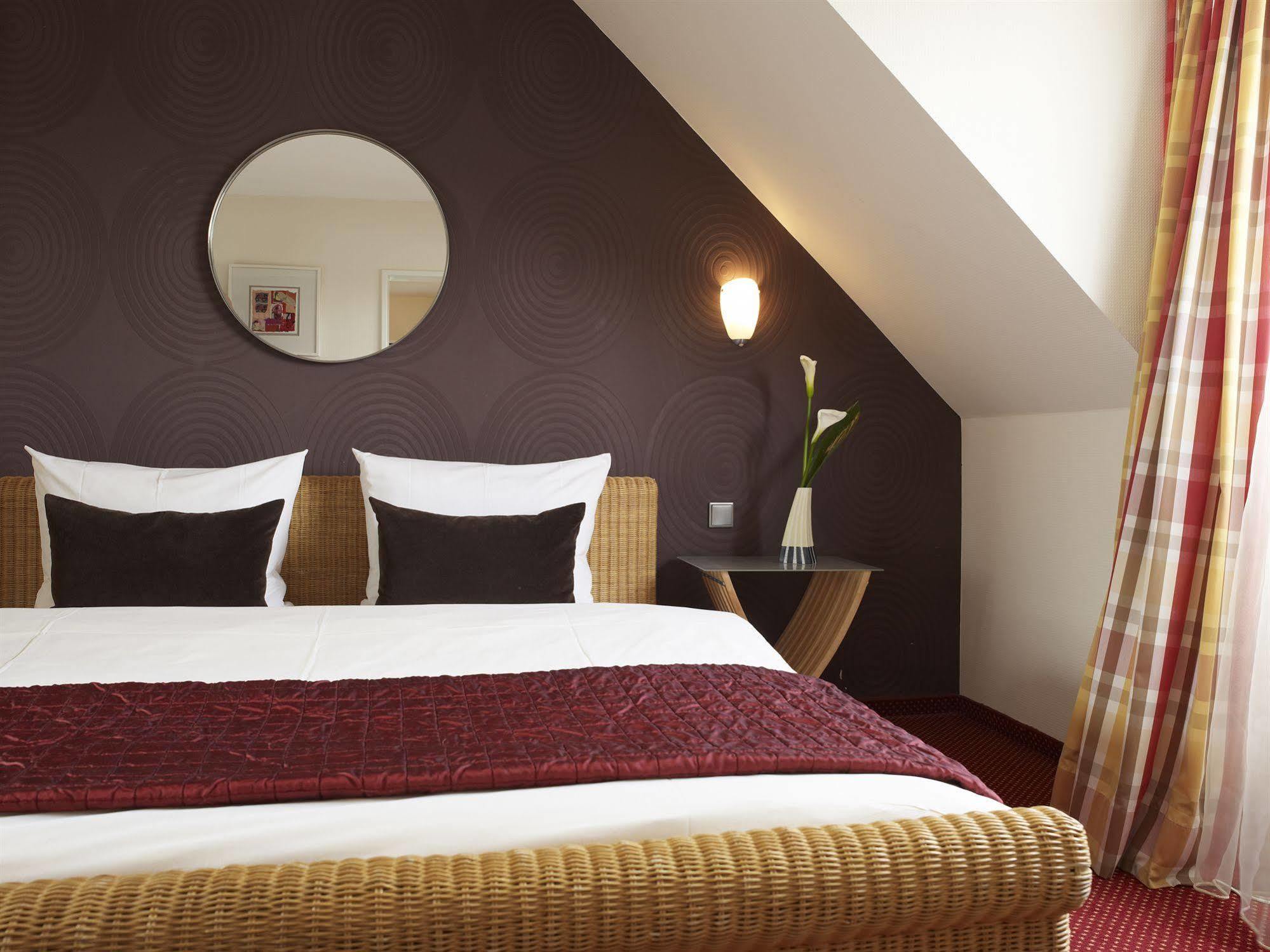 Uhu Garni Hotel 3*