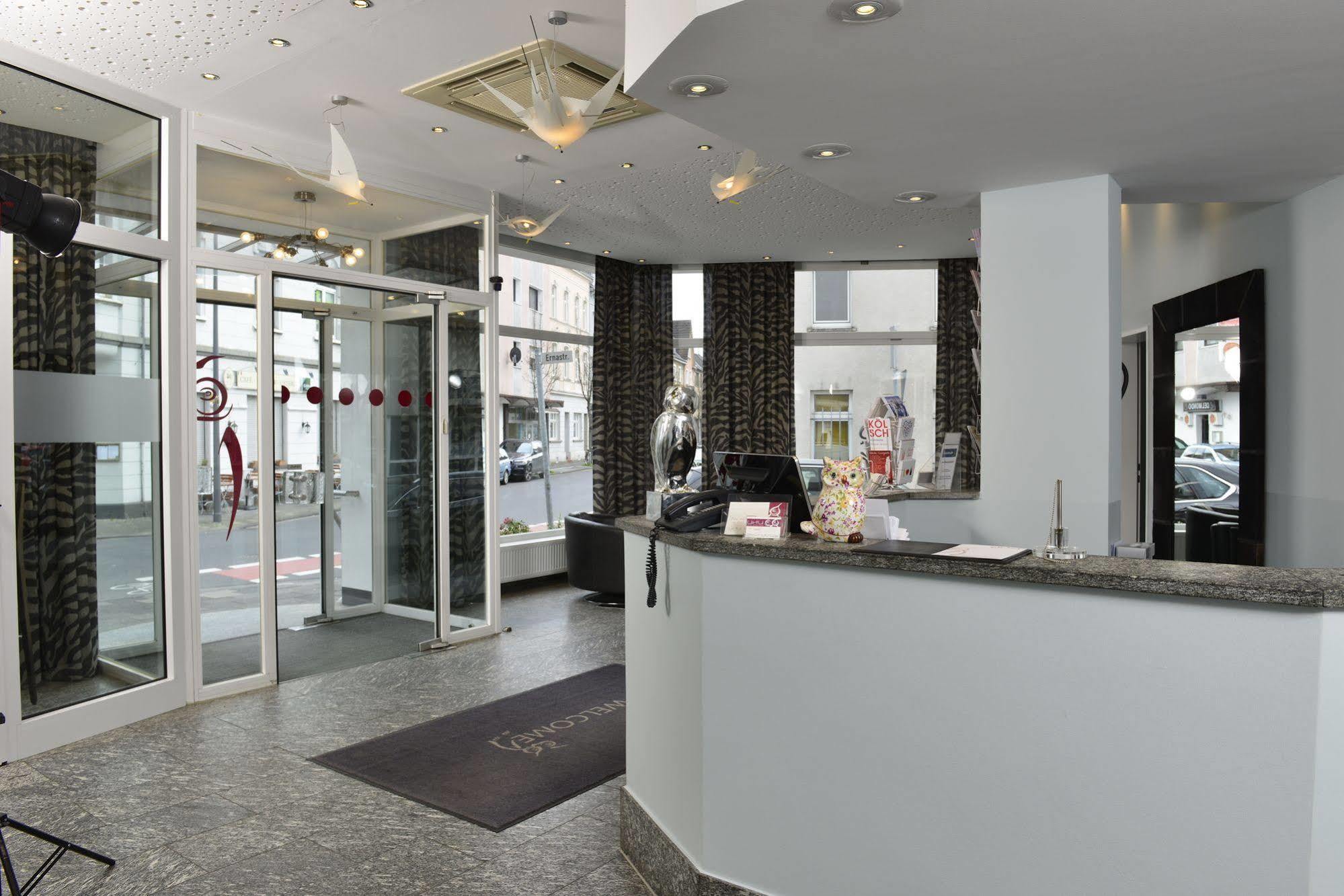 Uhu Garni Hotel 3*