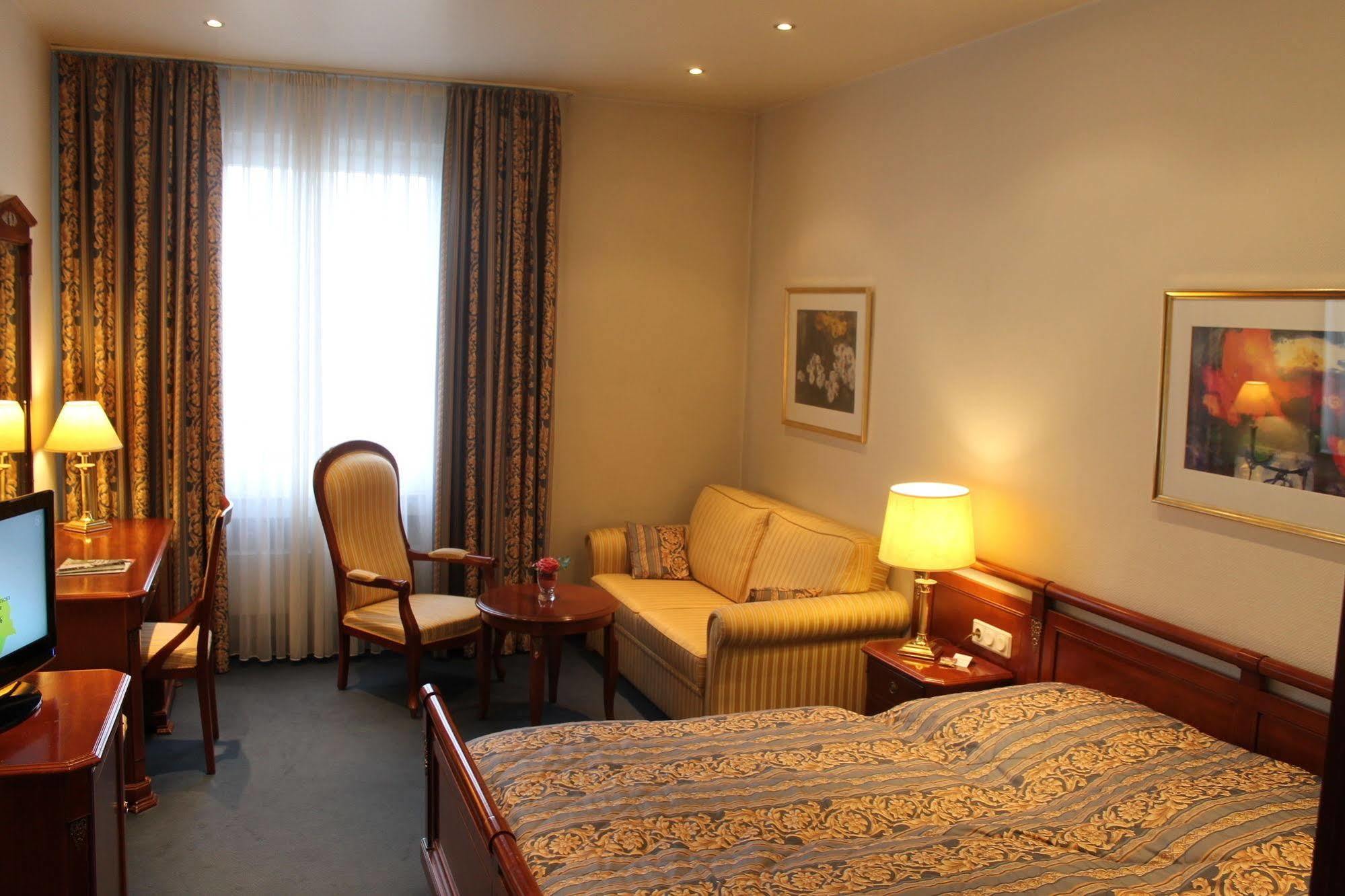 Tante Alma's Koelner Hotel