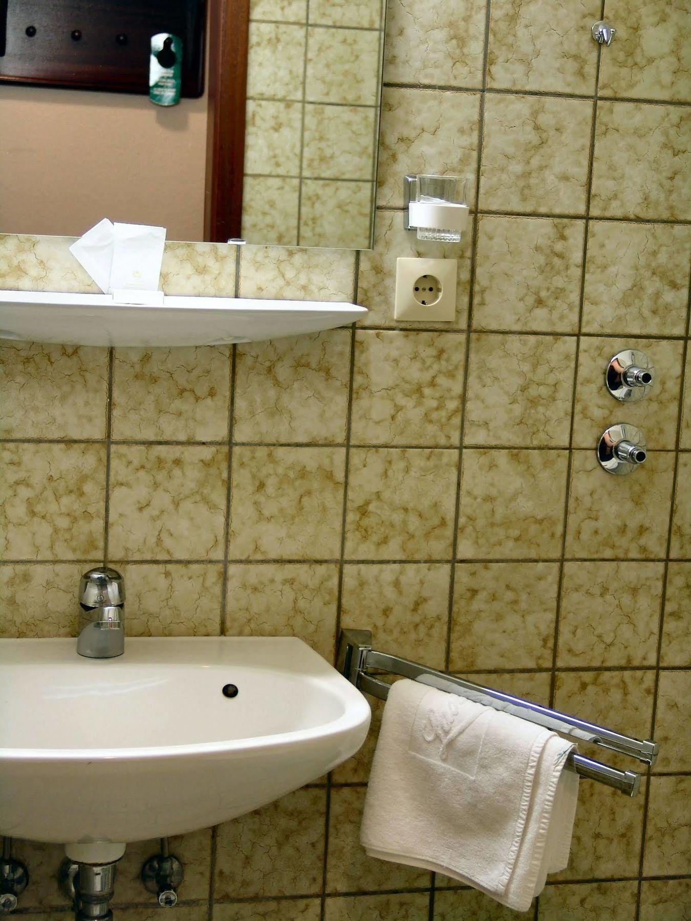 Tante Alma's Koelner Hotel 3*