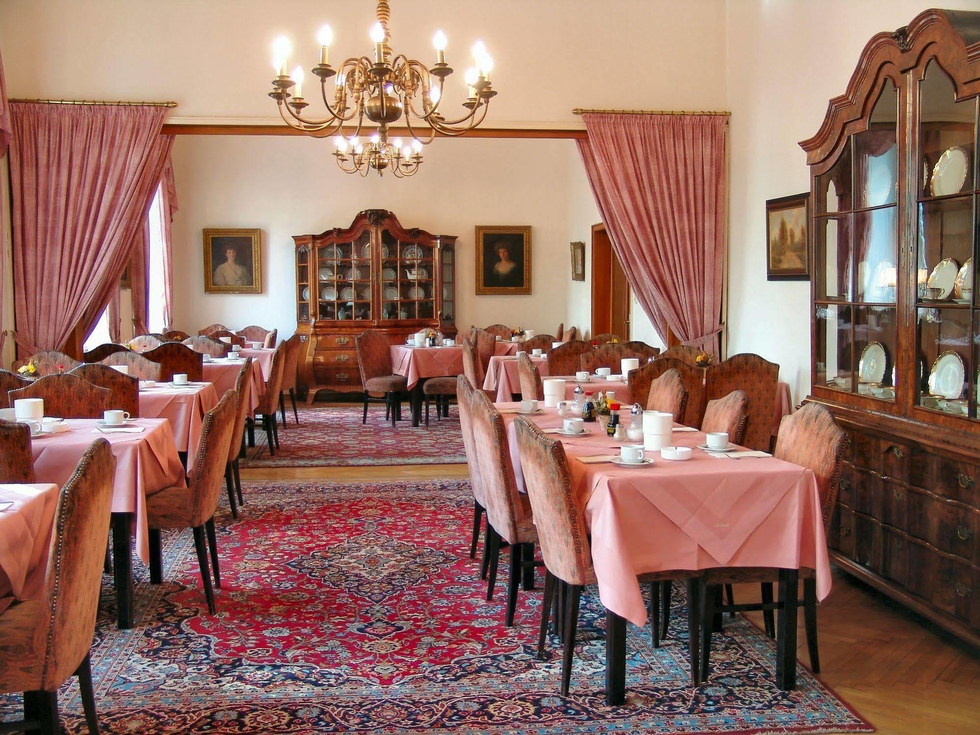 Hotel Tante Alma's Koelner 3*