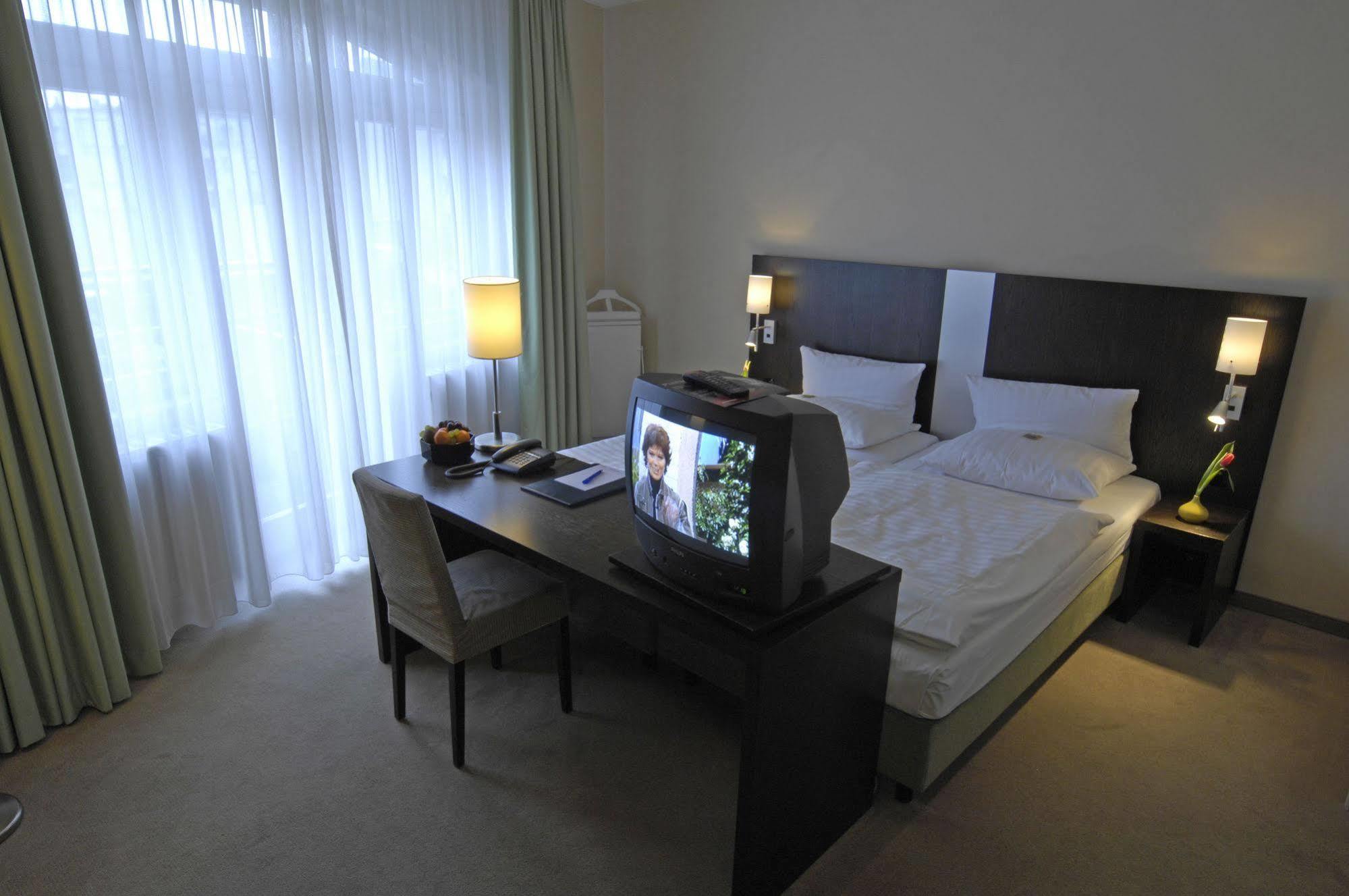 Astor & 4* Kolonia