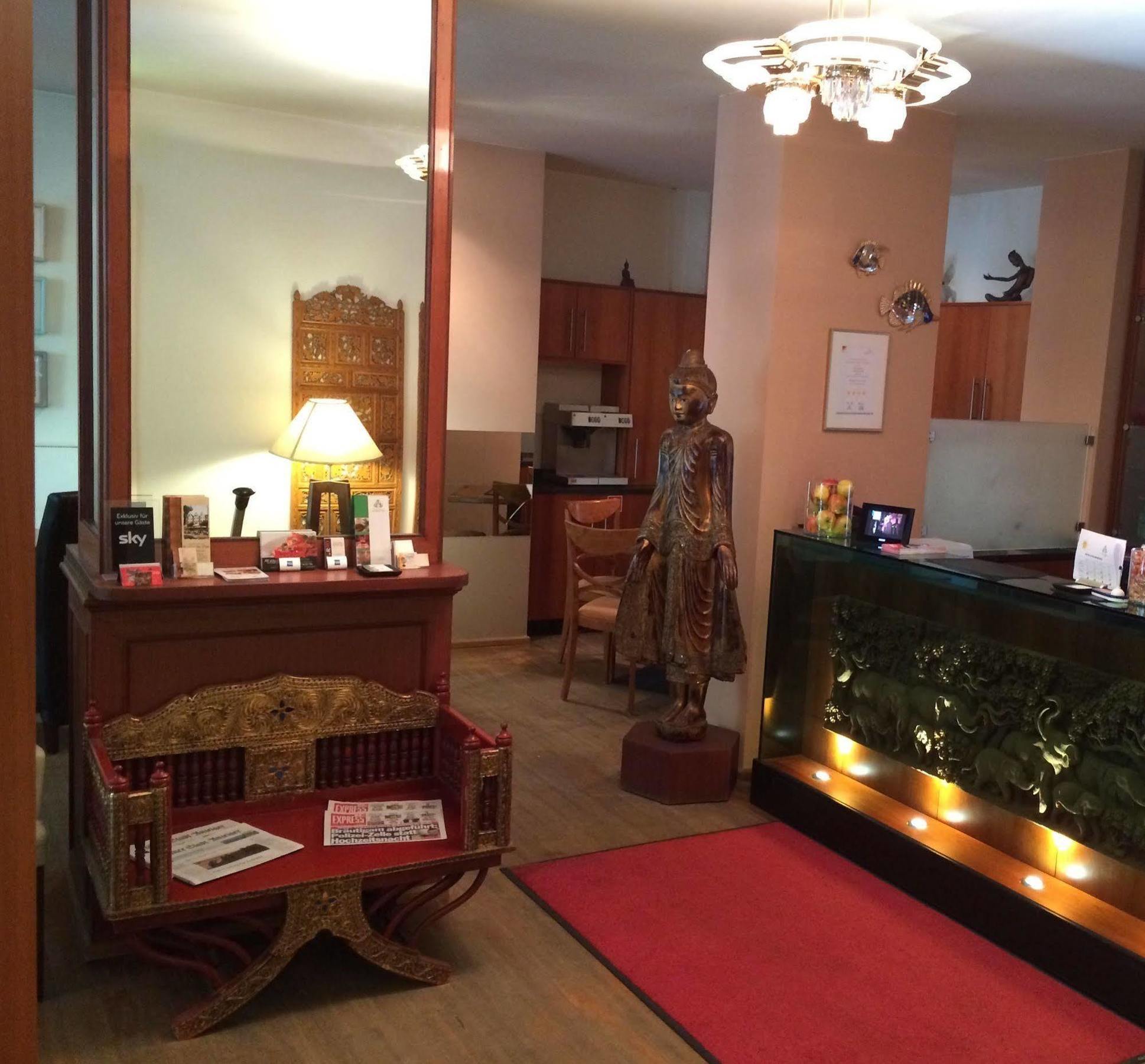Royal Hotel