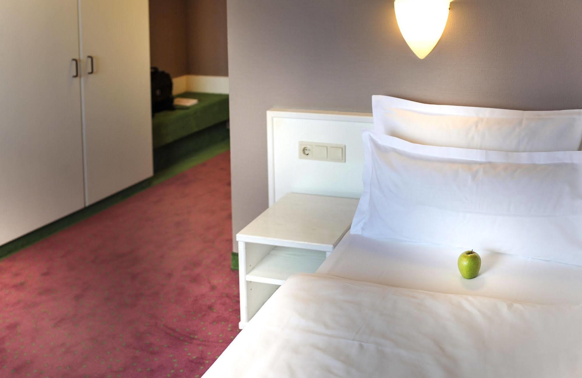 Airport By The New Yorker Hotel Cologne