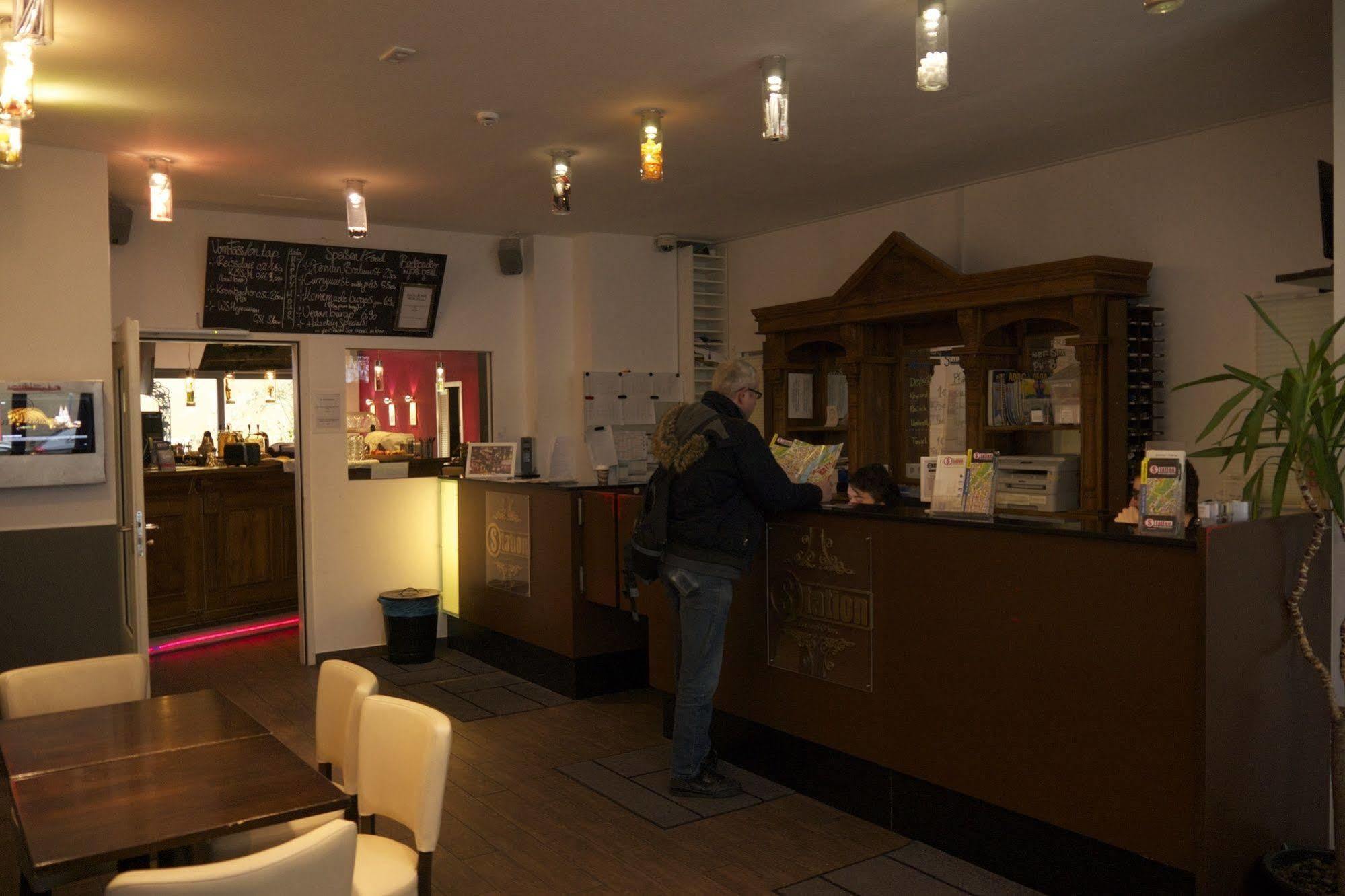 Station - For Backpackers Albergue