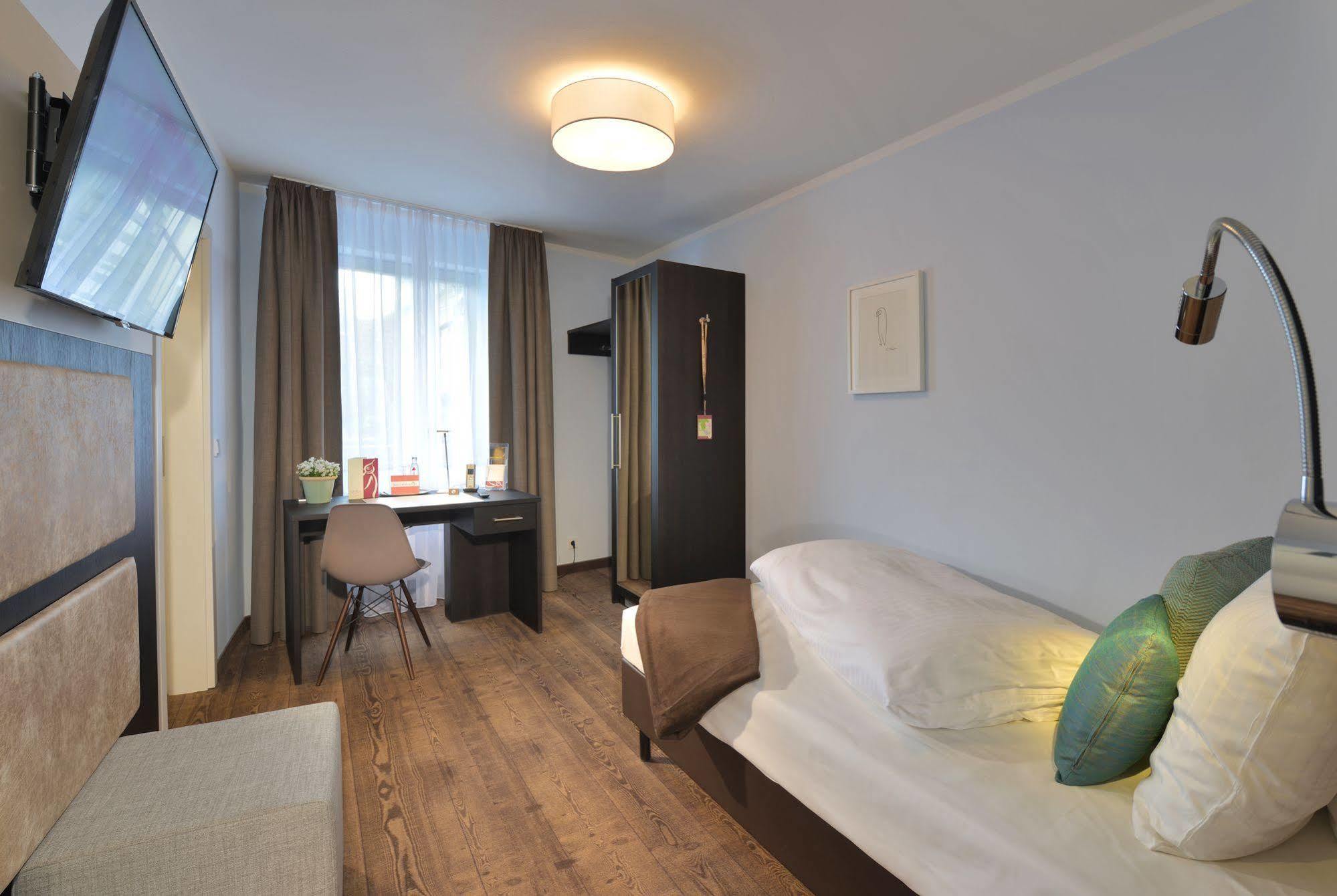 Uhu Gaestehaus Superior Cologne